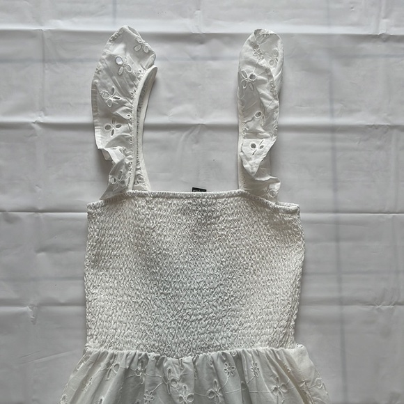 Forever 21 women’s embroidered pant and halter top outfit - Picture 4 of 10